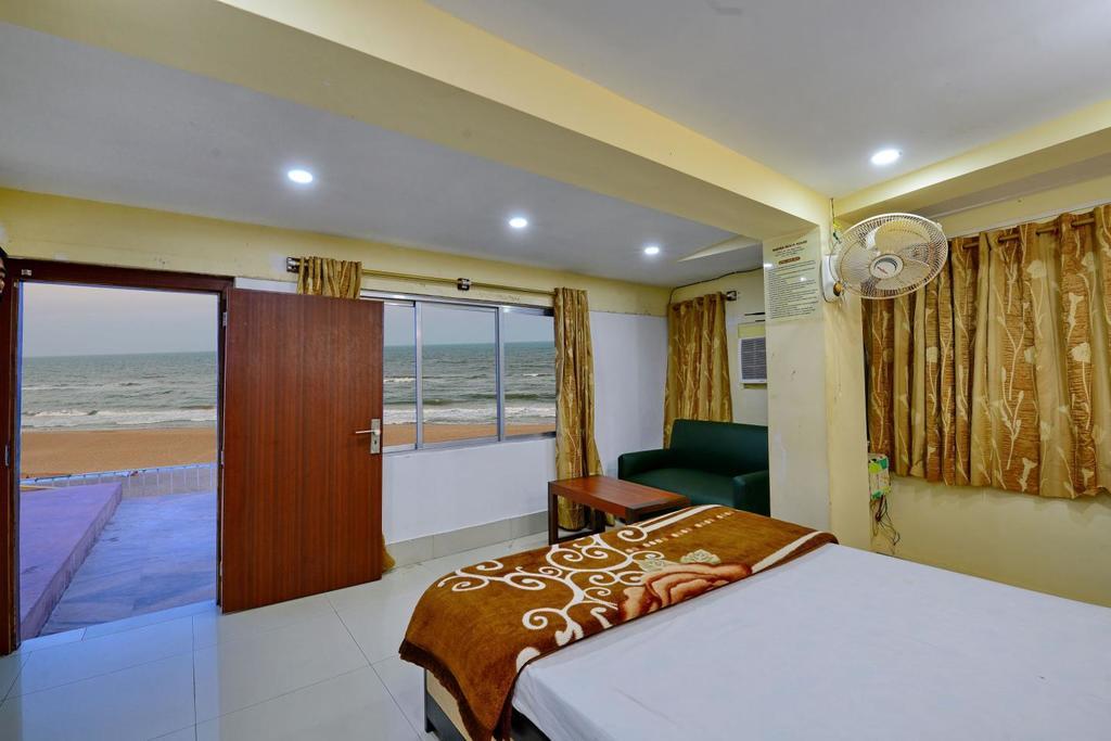 Marina Beach House Hotel Puri Exterior photo