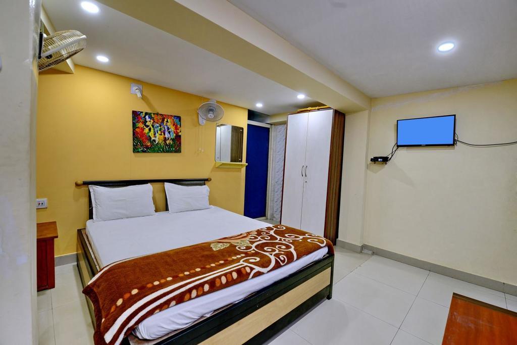Marina Beach House Hotel Puri Exterior photo