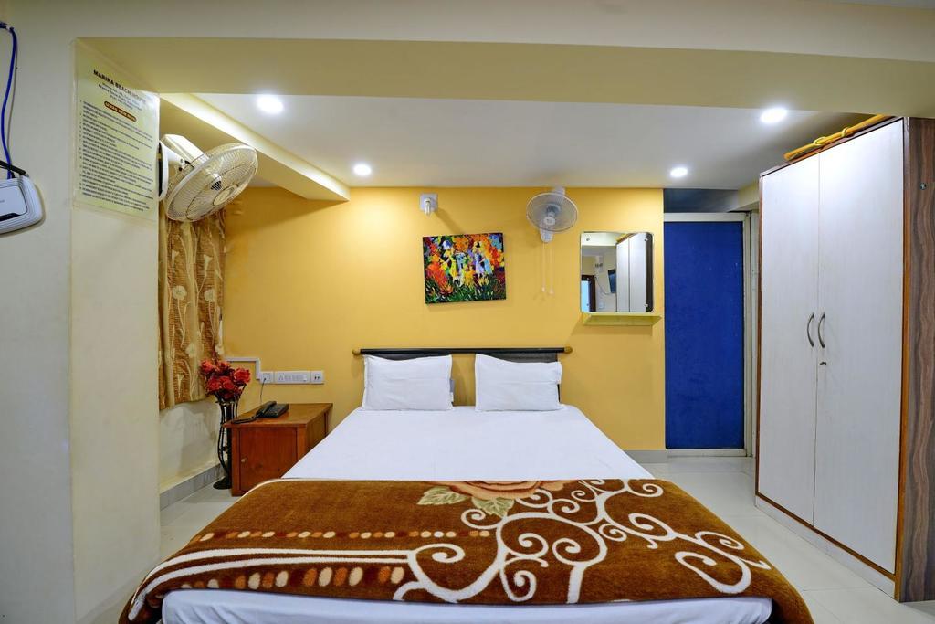 Marina Beach House Hotel Puri Exterior photo