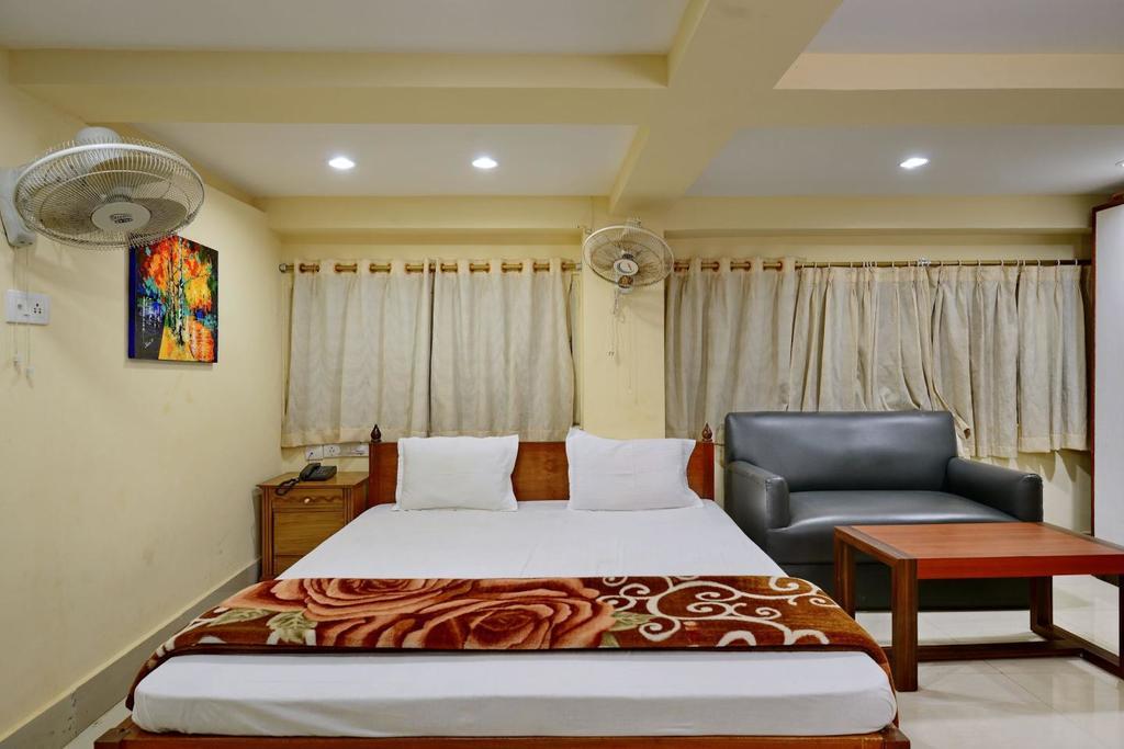 Marina Beach House Hotel Puri Exterior photo